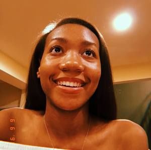 Meet your Posher, Malia